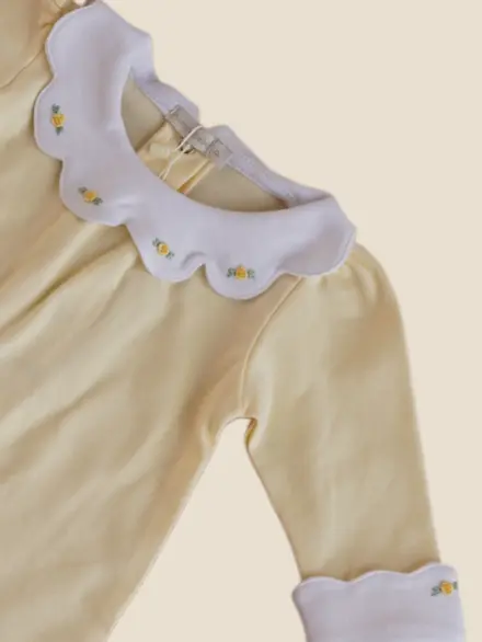 MACACÃO MENINA LONGO GOLA BORDADA AMARELO 2