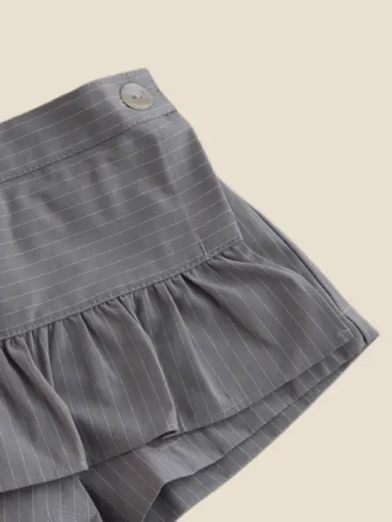 SHORTS SAIA LISTRAS CINZA 2